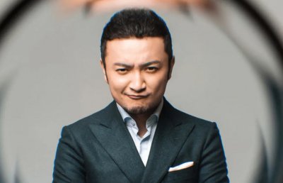 ​易烊千玺考编争议出圈！尼格买提疑发文内涵：我是自己考进去