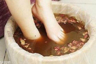 ​茶叶水泡脚能去脚臭吗 茶叶泡脚的正确方法