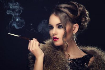 ​拒绝香烟长期吸烟的女人会皮肤粗糙