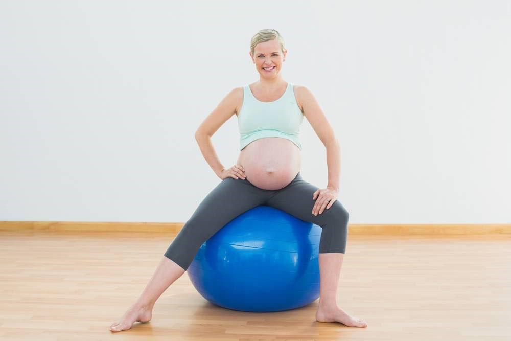 瑜伽球可以帮助顺产吗 孕期练瑜伽球有什么好处