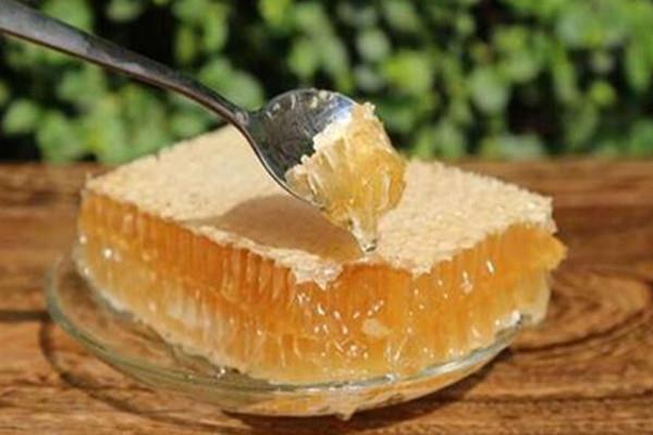 蜂胶是甜的吗 蜂胶含有激素吗