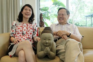 杨振宁年收入多少翁帆有收入有自己工作吗？杨振宁给翁帆多少财产