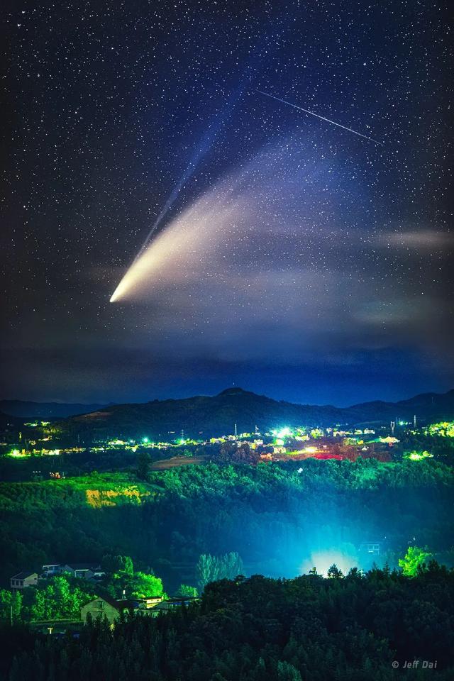 离我们最近的哈雷彗星（夜空中最长的彗星）(6)