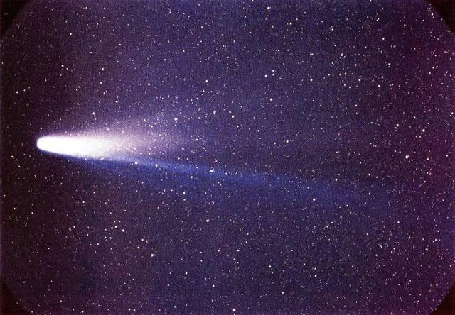 离我们最近的哈雷彗星（夜空中最长的彗星）(21)