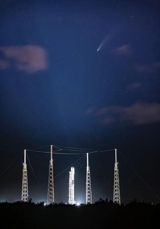 离我们最近的哈雷彗星（夜空中最长的彗星）(4)