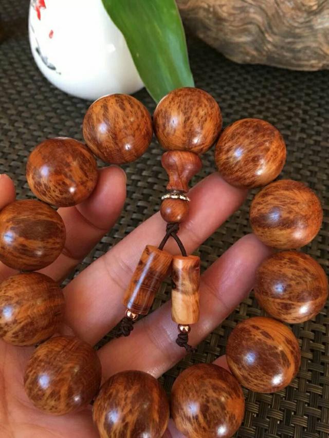 崖柏手串怎么盘又快又亮（崖柏手串如何正确盘玩你知多少）(17)