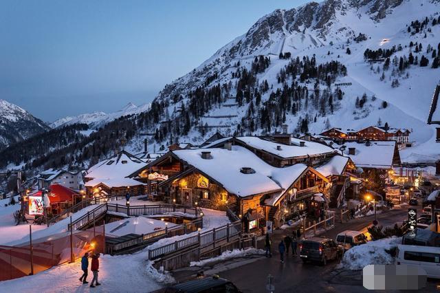 东北雪乡太“坑人”,国外很多雪乡都比东北雪乡漂亮,还不坑人