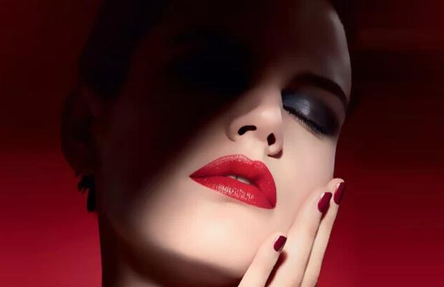 唇形不好看涂口红的方法 唇形不好看涂口红的技巧