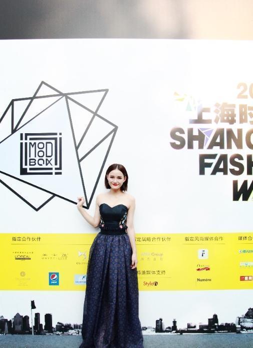 她是坏女人专业户,被称为“最丑女主角”,如今美成这样