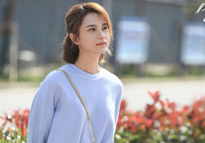 亲爱的热爱的，孙亚亚扮演者姜珮瑶，生活中是一枚妥妥的学霸