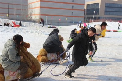 ​宁夏中宁县举办全县职工冰雪趣味运动会