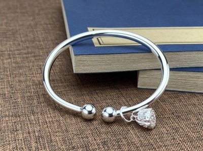 ​小孩银手镯不圆了怎么让它变圆（让孩子变笨的银手镯）