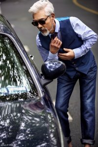 ​“最潮大爷”张双利，67岁却走在潮流前线，年龄根本阻挡不了时尚