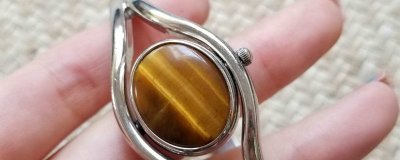 ​女人戴虎眼石的禁忌(女人不能带什么手串)