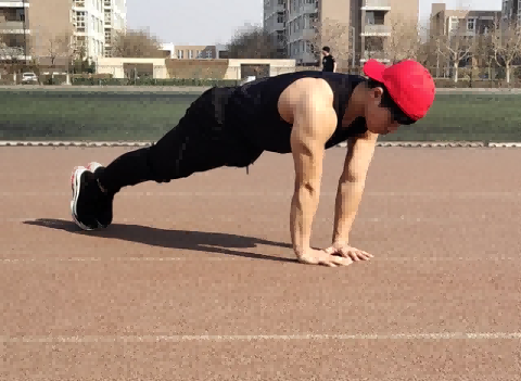 窄距俯卧撑练哪里肌肉？教你窄距俯卧撑的正确做法