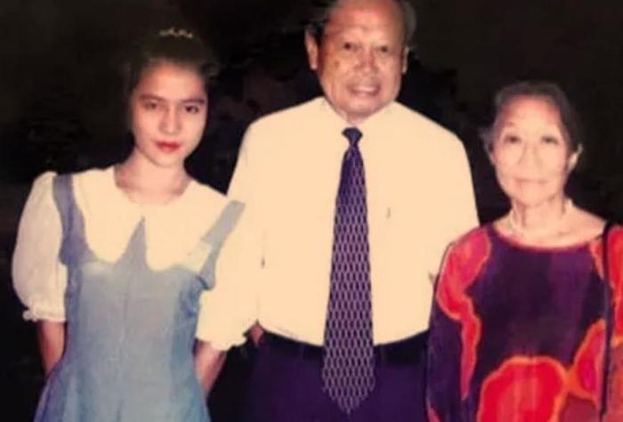 翁帆与杨振宁相差54岁，结婚11年后，翁帆说出在一起实情！