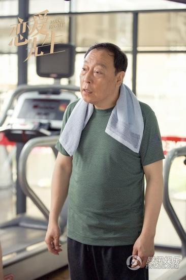 毒舌爸爸倪大红捧鲜花 江疏影PK恋爱先生靳东