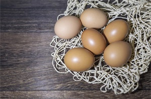 煮鸡蛋为什么会爆壳是什么原因(煮鸡蛋不破裂的正确方法)