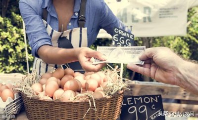 ​农村新手养鸡前期很难赚钱，掌握了这5个销路，把鸡卖出去很简单