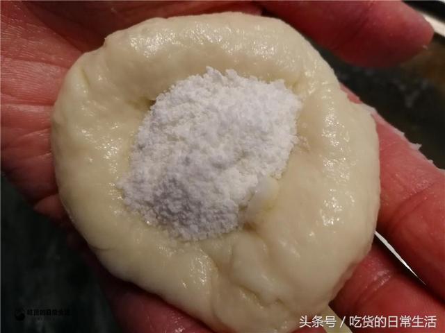 传统油炸糖糕做法（轻松做出童年记忆的传统小吃）(8)