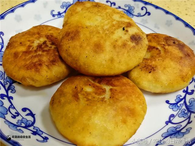 传统油炸糖糕做法（轻松做出童年记忆的传统小吃）(1)