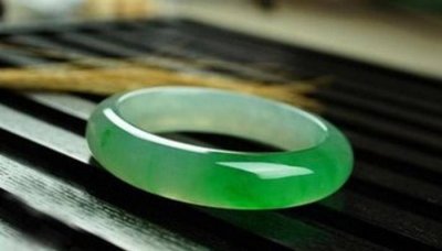 ​手镯上有结晶 玉手镯有晶体好么