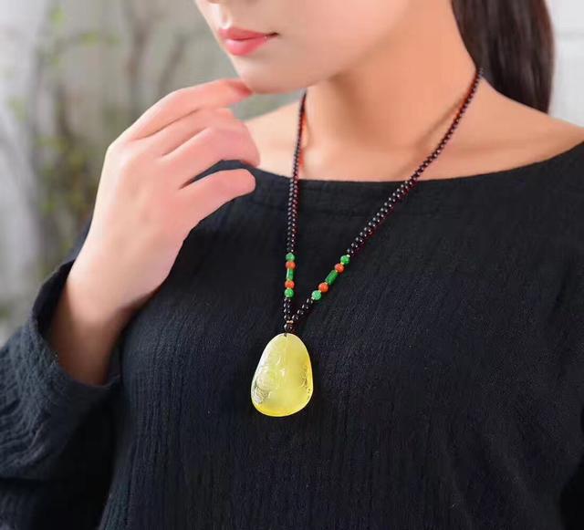 蜜蜡手串有多少种(蜜蜡手串凭什么被众多女性青睐)(2)