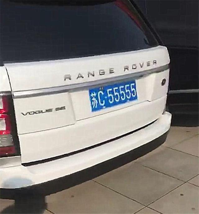 徐州豪车大聚会,车牌清一色连号,网友看后:有钱人真会玩!-