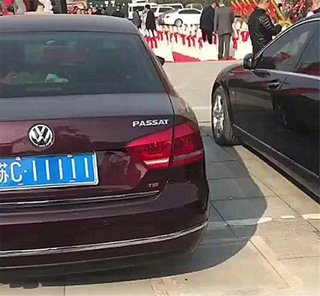 徐州豪车大聚会,车牌清一色连号,网友看后:有钱人真会玩!-