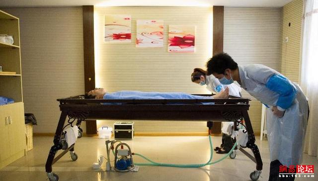 入殓师这个职业是干什么的(入殓师是什么样的职业)(2)