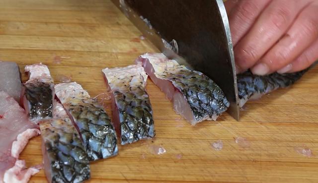 草鱼的做法大全最正宗的(教你草鱼最好吃的做法)(2)