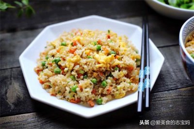 ​经典蛋炒饭的做法，多加这几种食材，颗粒分明