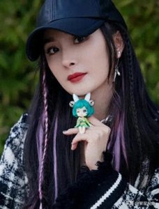 ​杨幂被做成“娃娃”了，售价仅1090元，网友：娶不到可以买一个