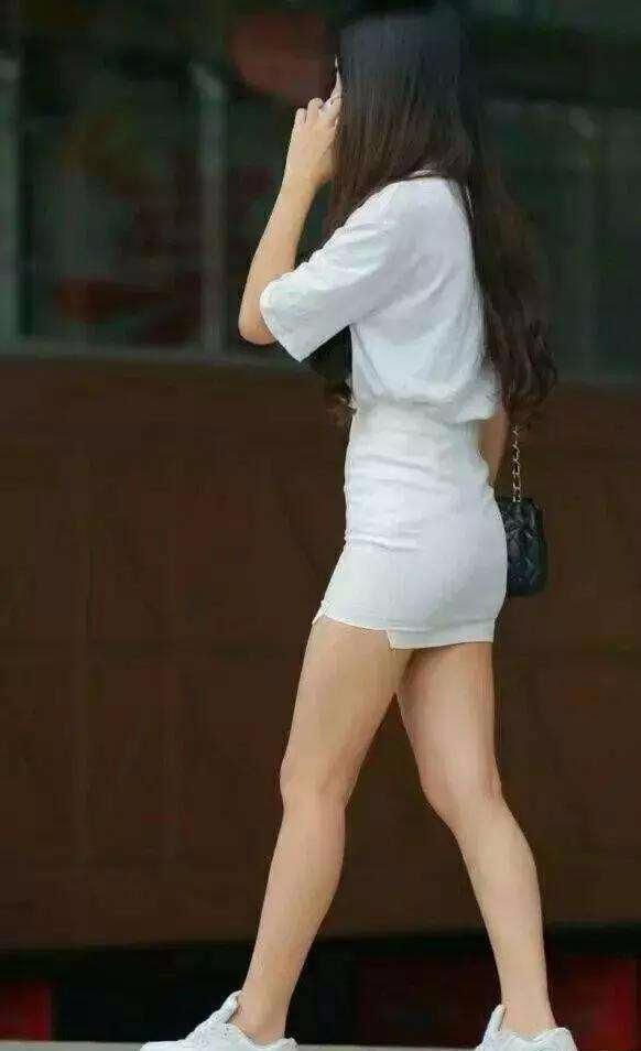 街拍 30多岁少妇齐臀包臀裙,要屁股大才好看!