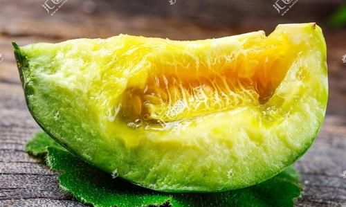 绿色的香瓜皮能吃吗,自家种植的甜瓜,是市场上能买到的那种皮是白色瓤是橙黄色的那种。我是南通这的,为什么现在都开始结小瓜?图3