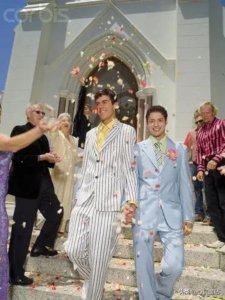 ​男生喜欢同性的表现，为什么有人会爱上同性