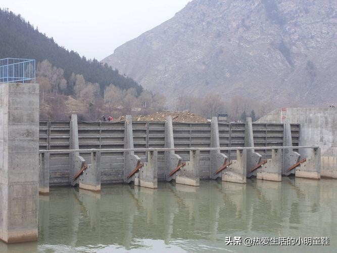 泄洪是什么意思（词语解析之泄洪的真正含义）