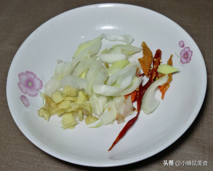 肚丝怎么炒好吃(教你超简单爆炒牛肚丝的家常做法)