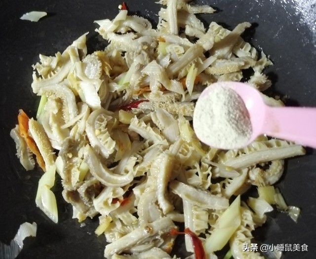 肚丝怎么炒好吃(教你超简单爆炒牛肚丝的家常做法)