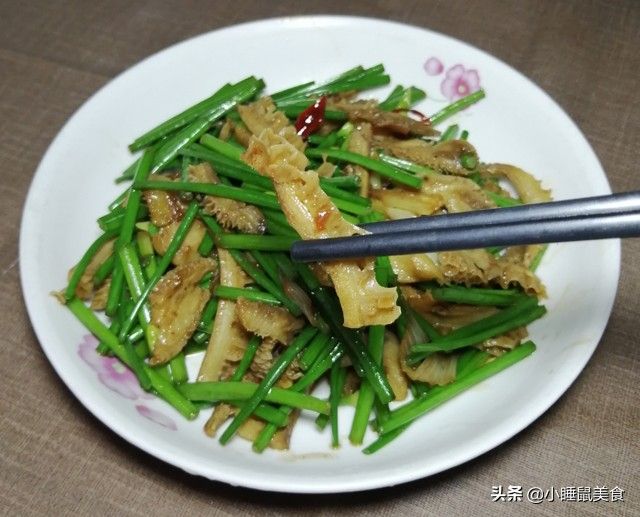 肚丝怎么炒好吃(教你超简单爆炒牛肚丝的家常做法)