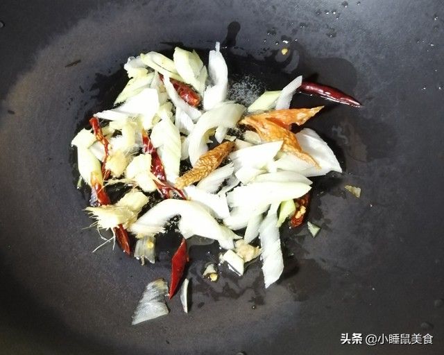 肚丝怎么炒好吃(教你超简单爆炒牛肚丝的家常做法)