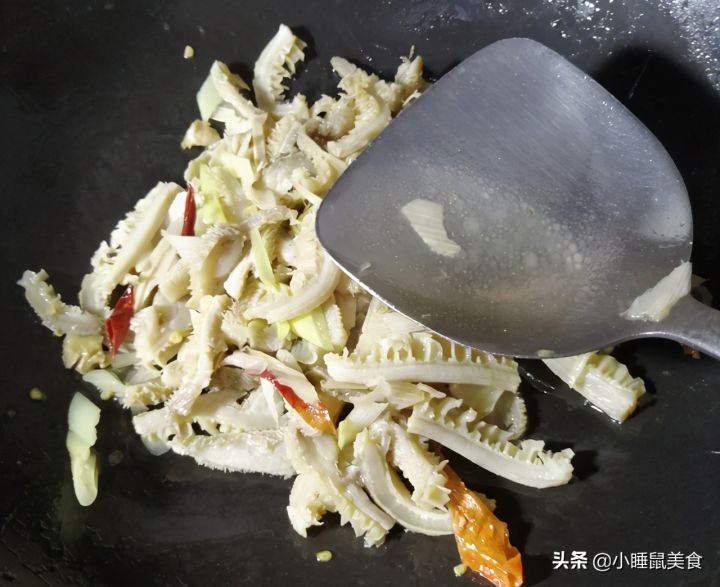 肚丝怎么炒好吃(教你超简单爆炒牛肚丝的家常做法)