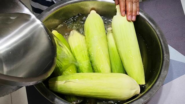 如何煮玉米才能又糯又香(煮玉米要牢记5要点)(4)