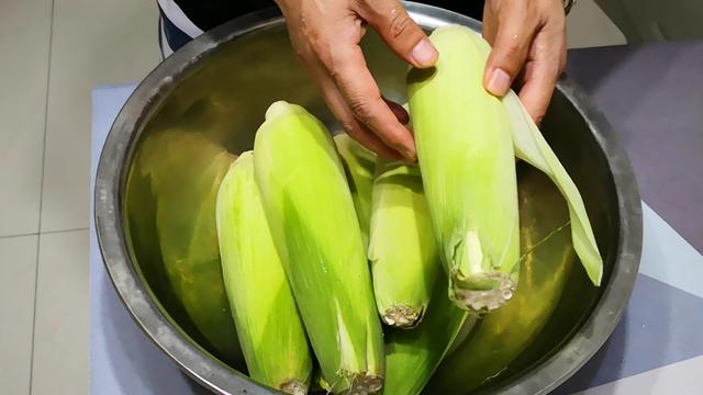 如何煮玉米才能又糯又香(煮玉米要牢记5要点)(3)