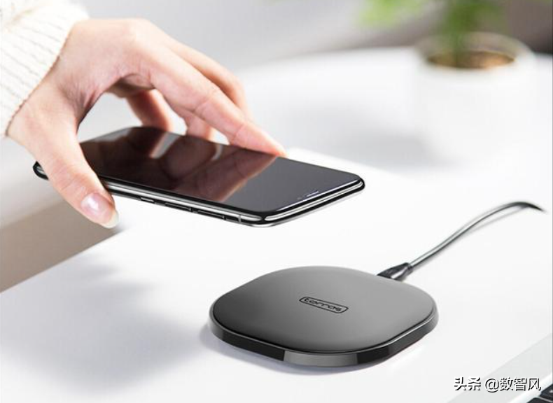 手机无线充电怎么使用(无线充电的优缺点介绍)