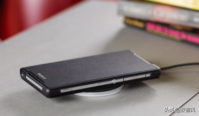 手机无线充电怎么使用(无线充电的优缺点介绍)