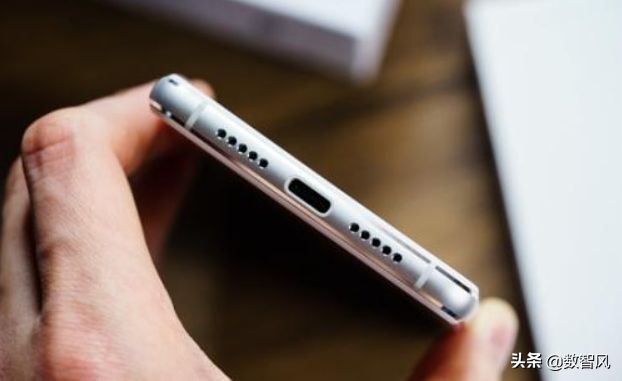 手机无线充电怎么使用(无线充电的优缺点介绍)