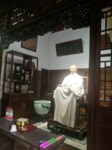 ​夏莲居坐必朝西