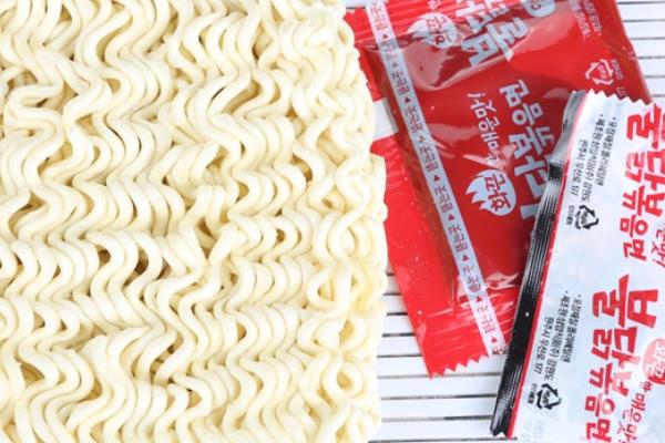 火鸡面为什么那么辣 居然是这个原因 火鸡面为什么那么辣 居然是这个原因