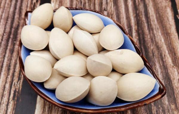 白果不能和什么一起吃,不能和鳗鱼、阿司匹林同食(对人有害)